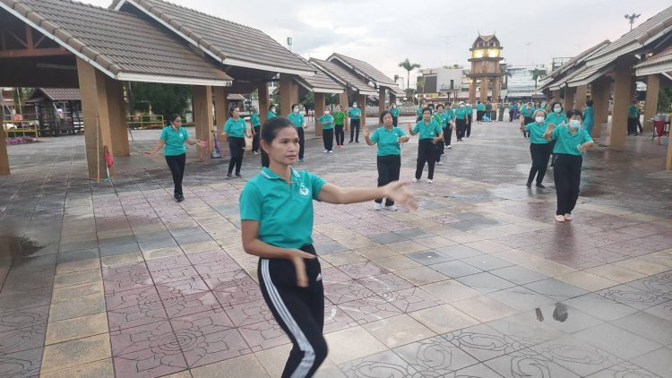 ชมรมสร้างเสริมสุขภาพจิต-สุขภาพกายผู้สูงอายุ รณรงค์ให้ออกกำลังกายเช้า-เย็นต้านโรคภัยไข้เจ็บ