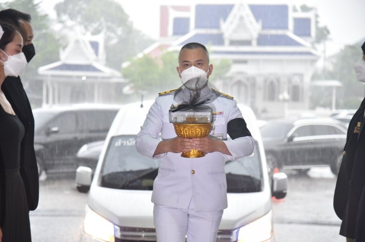 โปรดเกล้าฯ พระราชทานน้ำหลวงอาบศพ 'สมบัติ เมทะนี’ ศิลปินแห่งชาติ ณ ศาลาพ่วงจินดา วัดพระศรีมหาธาตุวรมหาวิหาร