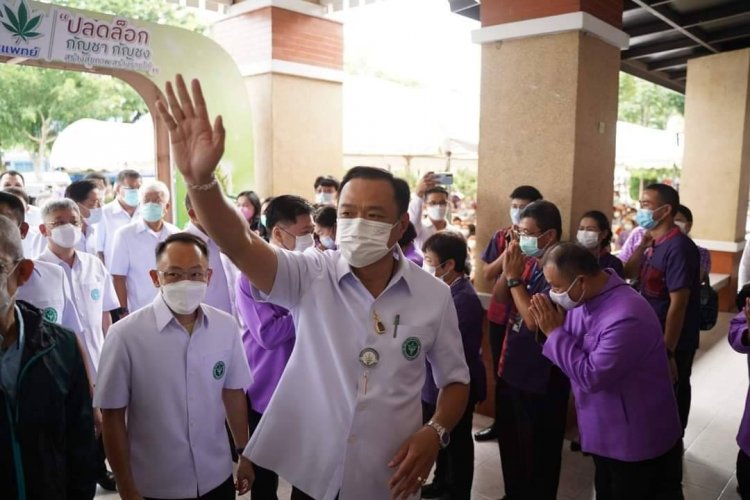 “อนุทิน” เผย สัปดาห์หน้า ร่าง พ.ร.บ. กัญชา ทันเข้าสภา แจงยิบ มี 103 มาตรา ครัวเรือนปลูกได้ 15 ต้น