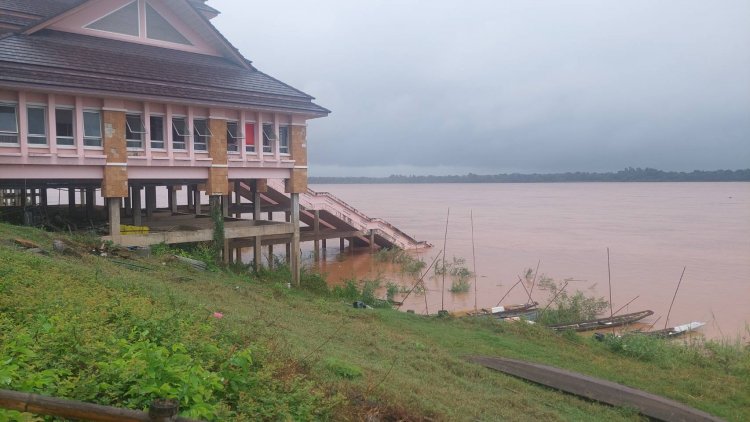 อำนาจเจริญอ่วม!ฝนถล่มแม่น้ำโขงเอ่อล้นไหลทะลักท่วมชุมชนริมตลิ่งแล้ว