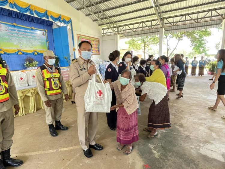 ผู้ว่าฯศรีสะเกษเปิดกิจกรรมโครงการน้ำพระทัยพระราชทานส่วนภูมิภาค สมาคมสภาสังคมสงเคราะห์ฯ 76 จังหวัด