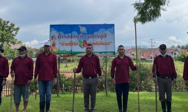 ผกก.แม่สอด นำตำรวจเข้าสวน ปลูกผัก  ขุดสระเลี้ยงปลาตามโครงการตำรวจพันธุ์ดี