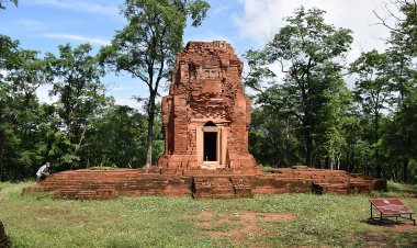 ชาวตาพระยา แห่จองพื้นที่ขายสินค้า ที่ปราสาทเขาโล้น ในวันตักบาตรเทโว 12 ตุลาคม 2565