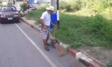 ชาวภูเขียวแห่ชื่นชม 'เอียงเทวดา'จิตอาสาพิทักษ์ความสะอาดบนท้องถนนมานานกว่า20ปี