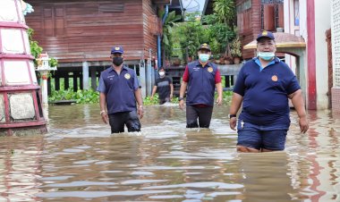 แม่น้ำเจ้าพระยาเพิ่มสูงต่อเนื่อง! เตือนชุมชนริมตลิ่งอำเภอเมืองปทุมธานีรับมือ