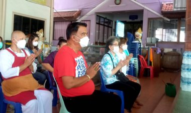 "คุณตุ๊ก นวลพรรณ"พร้อมคณะร่วมถวายเลี้ยงอาหารเพลวัดดอนไชย