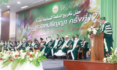 เลขาธิการ ศอ.บต. ร่วมแสดงความยินดีแก่บัณฑิต มหาวิทยาลัยฟาฏอนี