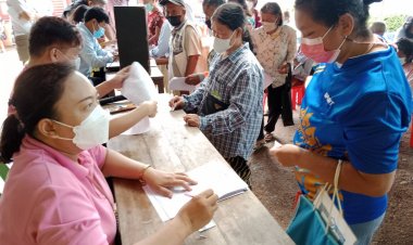 คนจนปราจีนฯแห่ลงทะเบียนบัตรสวัสดิการแห่งรัฐวันแรกคึกคัก 2 ธนาคารดังล้น