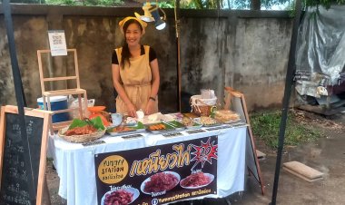 "น้องนิด" สถานีอร่อย แม่ค้า ป.ตรี  ข้าวเหนียว-ไก่ ห่อละ 20 บาท