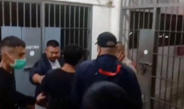 ตำรวจจับ "ไอ้ต้อย" ขังเดี่ยว! มือยิง นร. 3 ศพ คลุ้มคลั่งอาละวาด