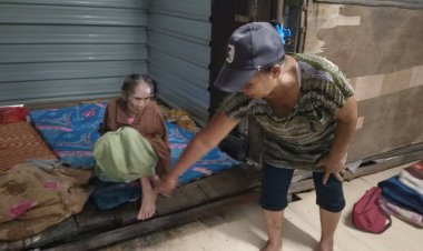 ชีวิตรันทด!ยายวัย 80 ปีตาบอดติดเตียงอาศัยเพียงลำพังไร้คนดูแล