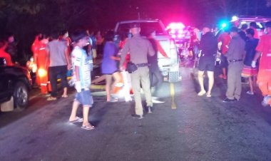 สุดสลด!กระบะชนท้าย จยย.พ่วงข้าง พ่อแม่ลูก ดับยกครัว 3 ศพ