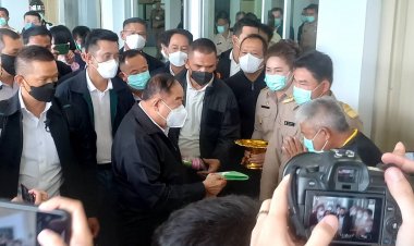 “ประวิตร​“ขึ้นเหนือ ลงพื้นที่แม่สอด​ มอบสิทธิ์ที่ดินปชช. -​ ตรวจน้ำ​