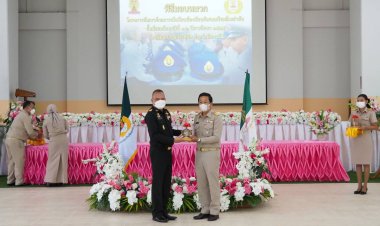 มอบหมวก 4 เหล่าทัพแก่นักเรียนที่ความรักชาติ ศาสนา และสถาบันพระมหากษัตริย์