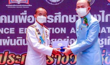 "เสธต้น" รับรางวัลแห่งปีปูชนียบุคคล บุคคลแห่งชาติ 2565 ครั้งที่ 2 สาขา บุคคลผู้เป็นต้นแบบระดับประเทศ