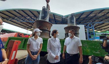 "นายกฯตู่ นันทิดา"มอบเครื่องสูบน้ำซับเมอร์ 5 เครื่องให้ชลประทานเพื่อเร่งระบายท่วมขัง