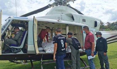 ฝนตกหนักถนนตัดขาด!ตชด.ใช้ ฮ.ลำเลียงเครื่องอุปโภคบริโภคมอบ2โรงเรียนชายขอบอุ้มผาง