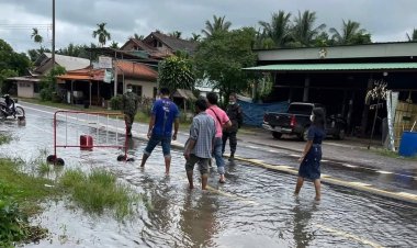 น้ำป่าไหลท่วมบ้านเรือนราษฏรน้ำเกลี้ยงหลายหลังคาเรือน อำเภอรุดให้ความช่วนเหลือแล้ว