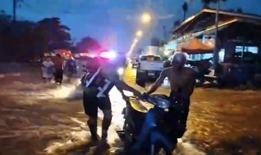 ฝนถล่มวังน้ำเขียว น้ำป่าทะลักท่วมถนนไทยสามัคคีกว่า 500 ม.รถสัญจรลำบาก