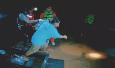 นาทีชีวิต!กู้ภัยระดมช่วยเหลือชาวบ้านวังน้ำเขียวถูกน้ำท่วมฉับพลัน