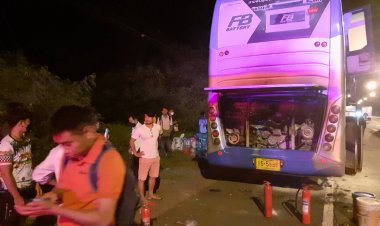 หนีตายอลหม่าน!ไฟไหม้รถทัวร์บนถนนมิตรภาพอำเภอสีดาโชคดีไร้เจ็บตาย