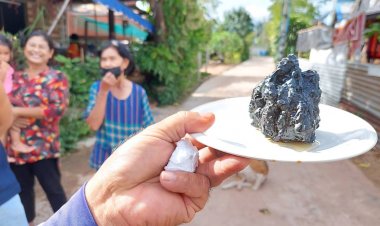 ชาวชัยภูมิแตกตื่นหินประหลาดเชื่อหินเหล็กไหลมีชีวิตมีน้ำเหล็กผุดออกมาตลอดเวลา