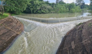 โคราชเตือนประชาชน ขนของหนี หลังอ่างเก็บน้ำล้นแล้ว 8 แห่ง จ่อล้นเพิ่มอีก 5