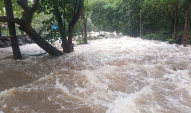 ฝนตกหนักน้ำป่าอุทยานฯเขาใหญ่ทะลักท่วมน้ำตกธารทิพย์ปราจีนฯ