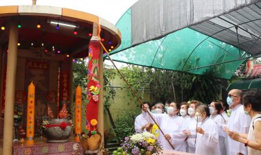 เริ่มแล้วเทศกาลกินเจขอนแก่น อัญเชิญเทพเจ้าลงมาประทับเพื่อให้ศีลให้พรแก่ผู้ปฎิบัติธรรม