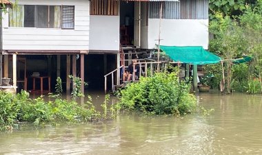 ลำตะคองเริ่มเอ่อล้นท่วมหลายชุมชนในเขตเทศบาลโคราชแล้ว-เตือน 18 อำเภอท่วมฉับพัน