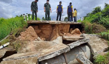 ศรีสะเกษอ่วม!ถนนถูกน้ำเซาะขาดยาว 13 ม.สัญจรไปมาไม่ได้ เร่งทำสะพานแบริ่งสัญจรเข้าออกได้