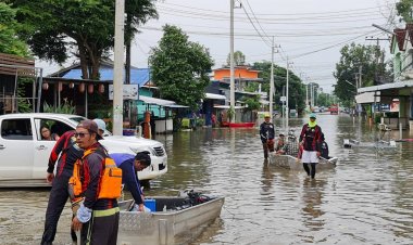 ศรีสะเกษอ่วมหนัก!น้ำท่วม 3 ชุมชยใหญ่รอบเมืองในรอบทศวรรษหลายพันครอบครัวจมบาดาลต้องอาศัยในเต๊นท์ชัวคราวพักพิงริมถนน