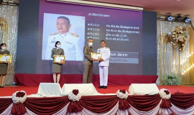 "พล.ต.ต.อุดร"มอบใบประกาศเกียรติคุณและของที่ระลึกแก่ตำรวจเกษียณอายุราชการ