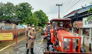 "โนรู"ถล่มศรีสะเกษน้ำท่วมถนนสายปรางค์กู่ อุทุมพรพิสัย รถเล็กสัญจรไม่ได้