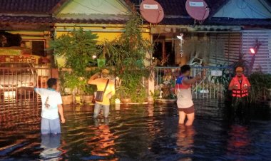 ศรีสะเกษอ่วม!ฝนตกหนักท่วมเทศบาลเมืองเร่งช่วยเหลือผู้ประสบภัย