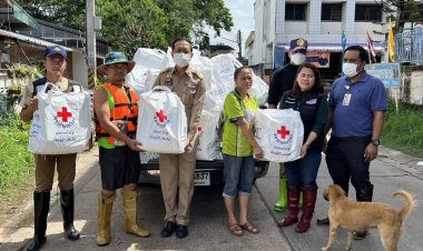 รองเจ้าเมืองศรีสะเกษพร้อมคณะเหล่ากาชาดฯลงพื้นที่เยี่ยมให้กำลังใจเหยื่อน้ำท่วม