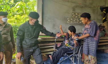 ผกก.สภ.เมืองนราธิวาส ลงพื้นที่เยี่ยมผู้สูงอายุ ผู้พิการทางสายตา และเด็กกำพร้า