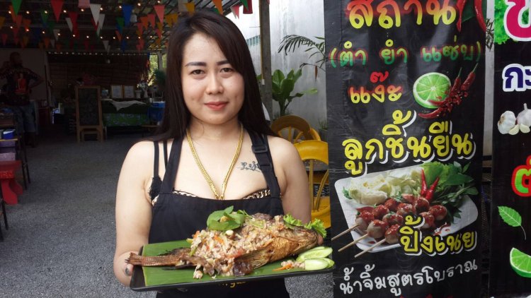 ร้านแทบแตก!! สาวเชื่อหลวงพ่อรวยให้โชค เรียกลูกค้าวันละ 10,000 บาท