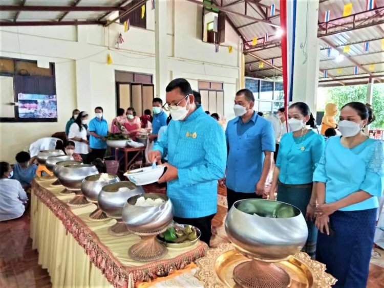 เทศบาลตำบลผือใหญ่ จัดใหญ่ ทำบุญฟังเทศน์ บทพระธรรมเทศนา เฉลิมพระบารมี