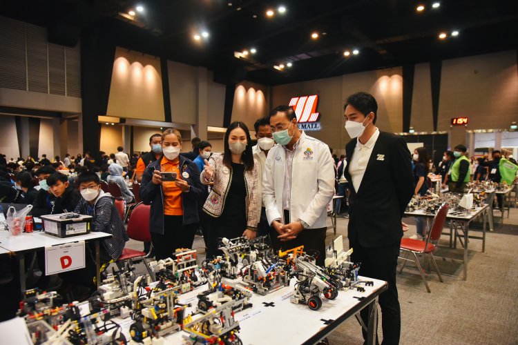 อลังการ!กว่า 210 ทีม เข้าร่วมแข่งขันโชว์ศักยภาพโอลิมปิกหุ่นยนต์ที่โคราช