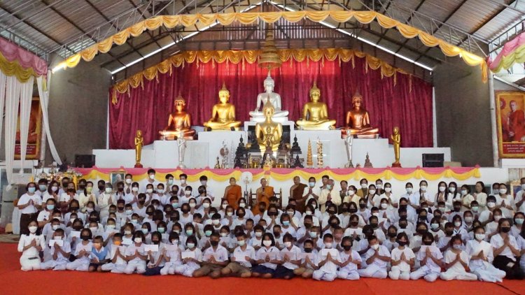 "พระครูธรรมธรสมพล"มอบทุนการศึกษาแก่เด็กนักเรียนผู้ประพฤติดีแต่ยากจน 120,000 บาท