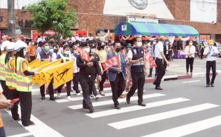 รองผู้ว่าฯศรีสะเกษKick off ทางม้าลายปลอดภัย วินัยดี"หยุด ก่อนทางม้าลาย"ลดอุบัติเหตุ