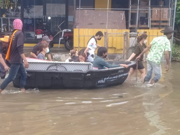 ชลประทานศรีสะเกษระดมกำลังช่วยเหลือเหยื่ออุทกภัย-ขนทรัพย์สินหนีน้ำ