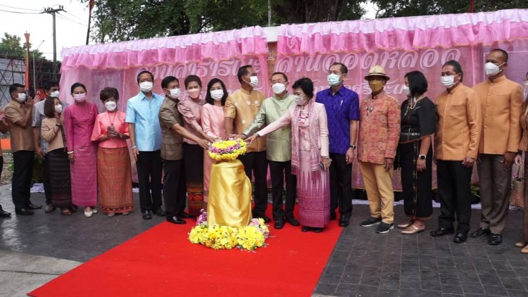 พ่อเมืองศรีสะเกษเปิดงานศิลปวัฒนธรรมสร้างสรรค์ "เช้า สาย บ่าย เย็น วิถีผู้ค ที่นี่...ศรีสะเกษ"