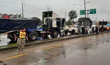 ฝนตกถนนลื่นชนสนั่น 7 คันรวด รถยนต์-บรรทุก ยับ แยกดังลำพูน เจ็บเล็กน้อย