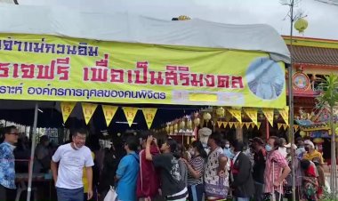 มูลนิธิพิจิตรฯจัดกินเจ กินฟรี 3 มื้อ 10 วัน ชาวบ้านคนจนผู้ใช้แรงงานแห่กันมาเนืองแน่น