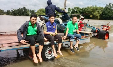 นายก อบจ.พิจิตร ลงพื้นที่ช่วยชาวบ้านเหตุแม่น้ำยมล้นตลิ่งท่วม อ.โพทะเล 8 ตำบล 30 หมู่บ้าน 442หลังคาเรือน