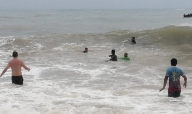 พบศพหนุ่มญี่ปุ่น ฝ่าธงแดงลงเล่นน้ำทะเลถูกคลื่นซัดจมหาย หลังระดมกู้ร่างกว่า 3 ชม.