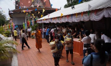 ชัยนาททอดผ้าป่า!!ข้าวสารอาหารแห้งช่วยเหลือผู้ประสบอุทกภัยและผู้ยากไร้