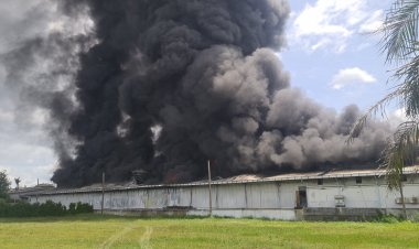 หนีตายระทึก!ไฟไหม้โรงงานพลาสติกรายใหญ่เมืองหาดใหญ่ ควันดำฟุ้งทั่วท้องฟ้าหวั่นก่อมลพิษ
